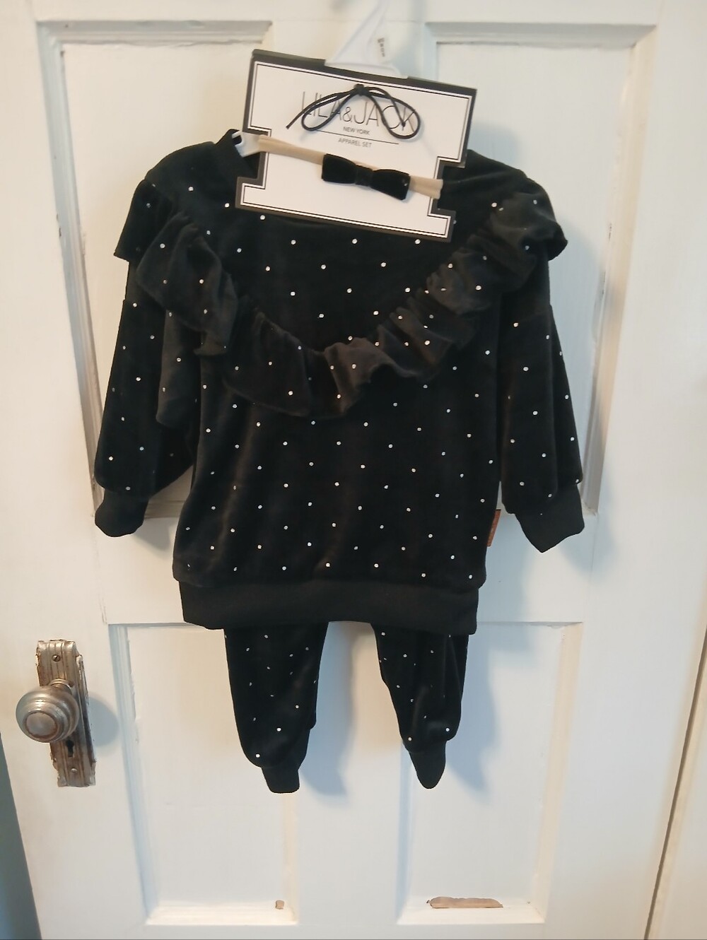 New 9-12m baby outfit black speckled pull over shirt sweater pants and bow